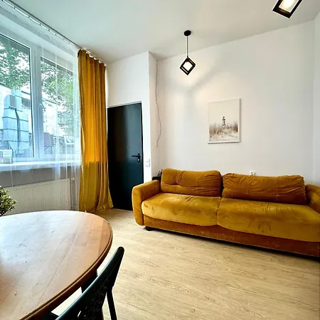 Studio Yellow Monte Apartment *