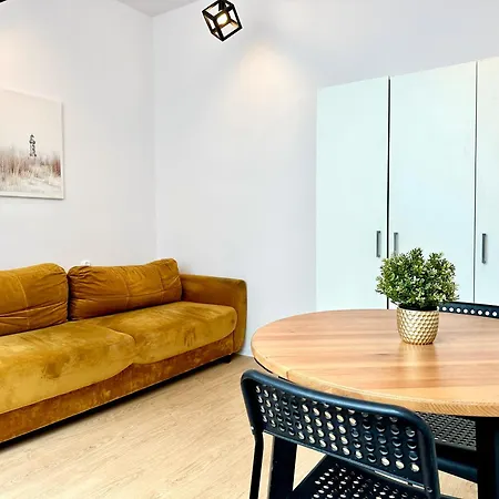 Studio Yellow Monte Apartment *