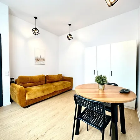 Апартаменти Studio Yellow Monte